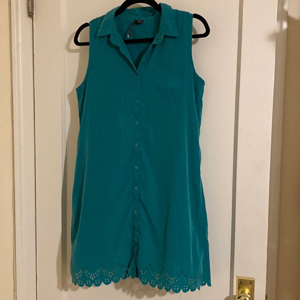 Sea foam green button down dress. Sleeveless with detail